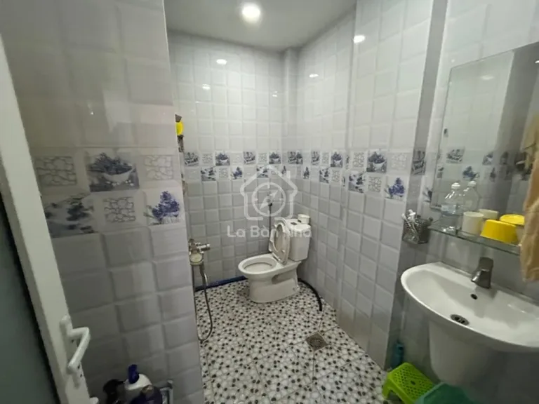 Nhà Cách Mạng Tháng Tám, Quận 3 – giá quanh 19 tỷ, ngay vòng xoay Dân Chủ - ảnh 1