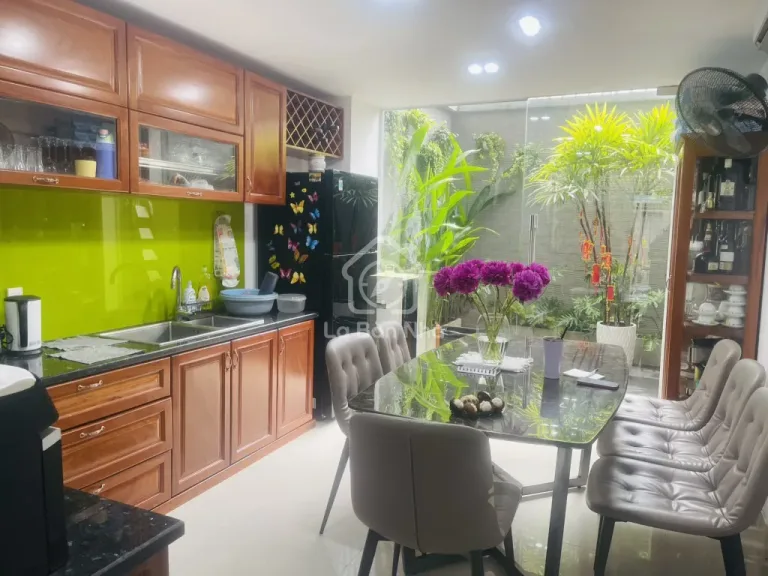 Nhà Cách Mạng Tháng 8, Quận 3 – giá quanh 14.5 tỷ, nhà đẹp 4 tầng - ảnh 1